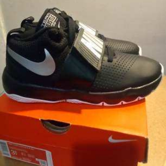 Kids Nike Sneakers - Picture 3 of 5